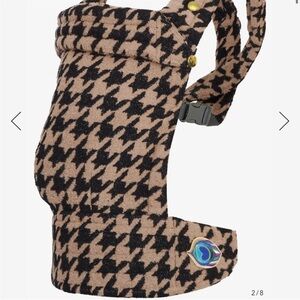 New in box Antipope TODDLER carrier
ZEITGEIST TWEED IN CASHMERE AND SILK